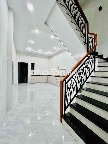 Nhà Mới Xây 100% DT 180m2 1Trệt 2Lầu 3Pn 4Wc Sân Thượng Hẻm Xe Tải