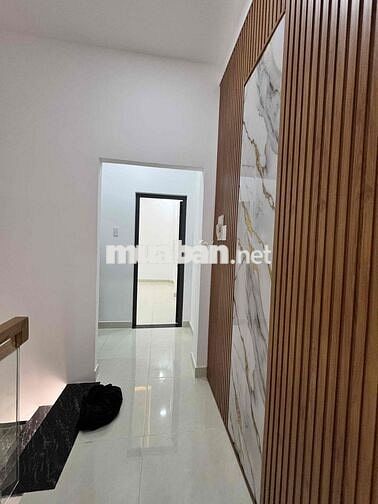 nhà đẹp 1 trẹt 1 lầu xã trubg chánh. gần coopmart gần trung tâm an suo