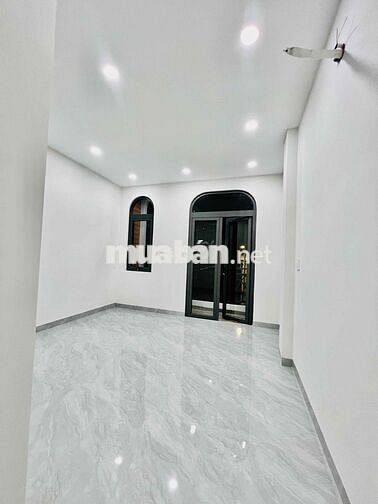 Nhà Mới Xây 100% DT 180m2 1Trệt 2Lầu 3Pn 4Wc Sân Thượng Hẻm Xe Tải