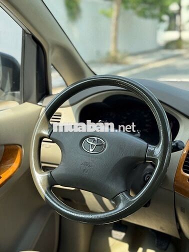 Toyota Innova 2.0G 2009 số sàn màu bạc