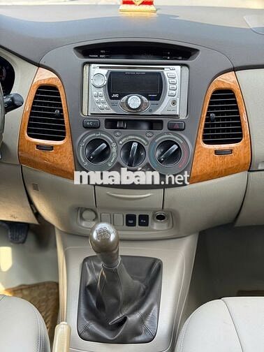 Toyota Innova 2.0G 2009 số sàn màu bạc