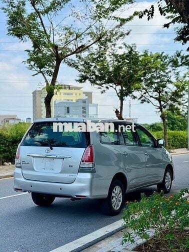 Toyota Innova 2.0G 2009 số sàn màu bạc