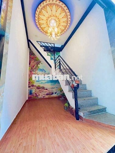 Cho thuê nhà mới 3 lầu hxh Tùng Thien Vương