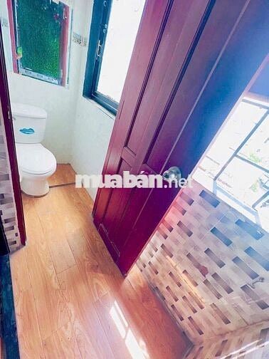 Cho thuê nhà mới 3 lầu hxh Tùng Thien Vương