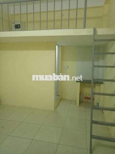 Phòng bảo vệ và thang máy ngõ 228 Nguyễn Trãi