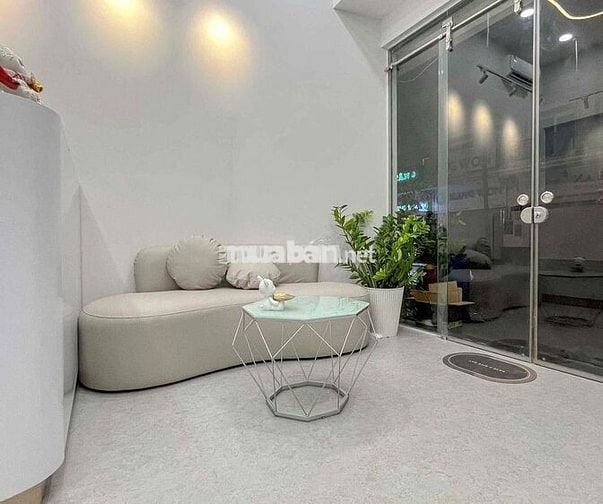 Cho thuê mặt Bằng tầng Trệt sàn Suốt