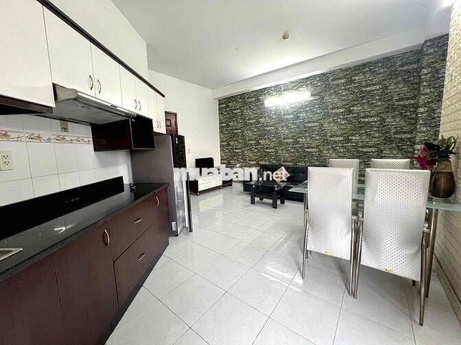 CHUNG CƯ 2PN 2NVS gần 60m2 CÓ BAN CÔNG THANG MÁY HẦM XE NGAY QUẬN 1