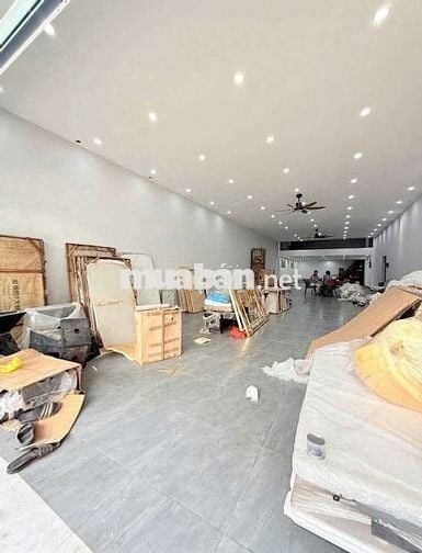 CHO  THUÊ  NHÀ  XƯỞNG ( 5.000m2)  TỈNH LỘ  10.   QUẬN BÌNH  TÂN
