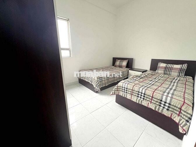 CHUNG CƯ 2PN 2NVS gần 60m2 CÓ BAN CÔNG THANG MÁY HẦM XE NGAY QUẬN 1
