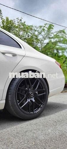 Mercedes Benz E Class 2017 E250 - 70000 km