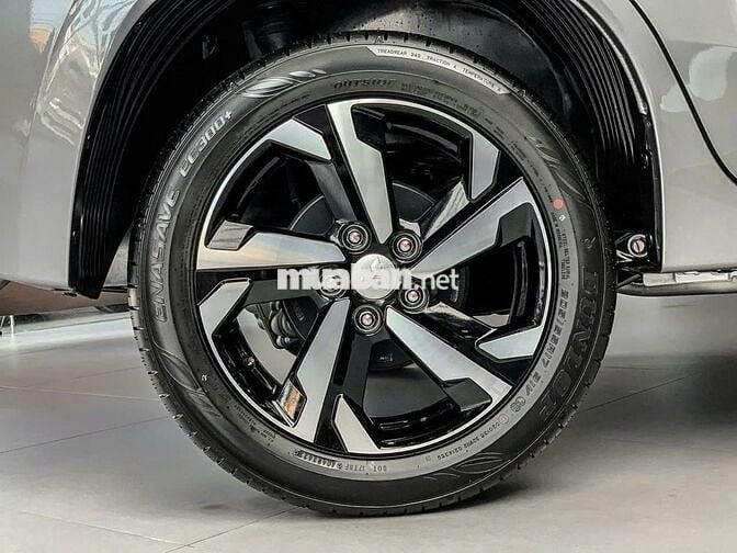 XPANDER PREMIUM 2025 XÁM BẠC MỚI 100%CHƯA LĂN BÁNH