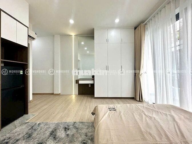 Căn hộ full nội thất cửa sổ trời lớn thoáng mát Quận 1 Đề Thám