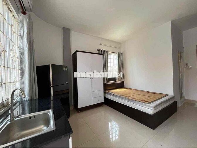 PASS GẤP STUDIO BAN CÔNG CỬA SỔ LỚN FULL TIỆN NGHI NGAY HOÀNG SA QUẬN1