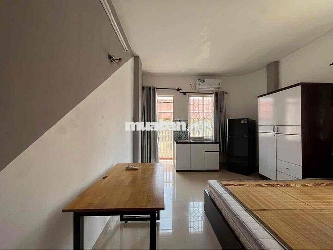 PASS GẤP STUDIO BAN CÔNG CỬA SỔ LỚN FULL TIỆN NGHI NGAY HOÀNG SA QUẬN1