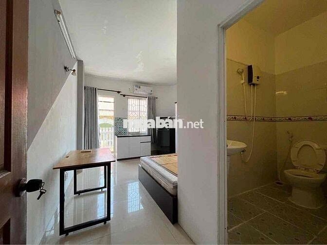 PASS GẤP STUDIO BAN CÔNG CỬA SỔ LỚN FULL TIỆN NGHI NGAY HOÀNG SA QUẬN1