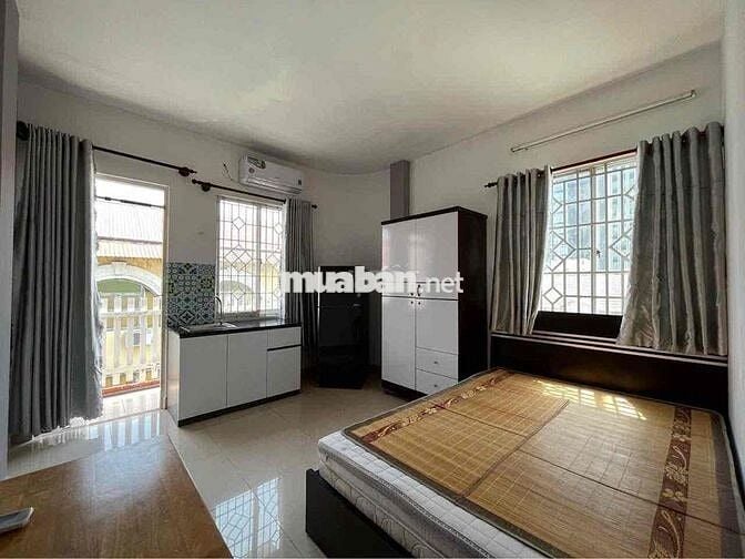 PASS GẤP STUDIO BAN CÔNG CỬA SỔ LỚN FULL TIỆN NGHI NGAY HOÀNG SA QUẬN1