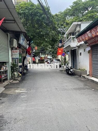 102 Hoàng Đạo Thành. Vị trí nhiều tiện ích, ô tô chạy thoải mái.