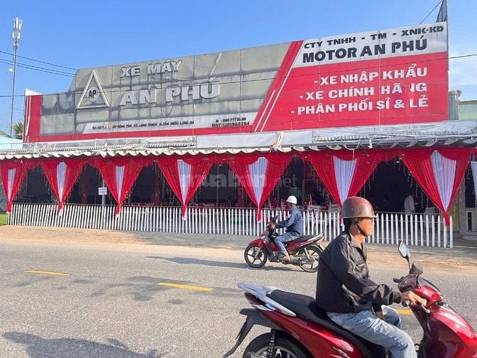 Cho thuê măt bằng. cửa cuốn tự động
