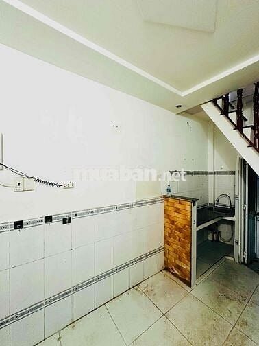chính chủ nhà 2 lầu sổ hồng riêng đối diện bv 175