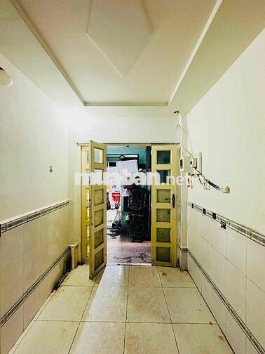 chính chủ nhà 2 lầu sổ hồng riêng đối diện bv 175