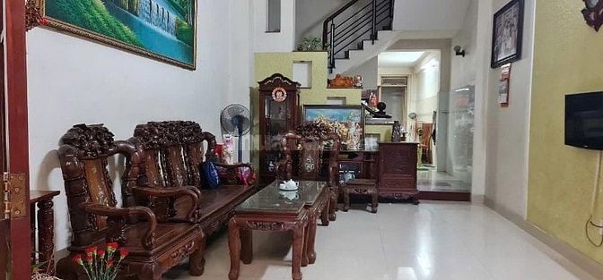 Cho thuê nhà mặt tiền Phú Thuận, Q.7, 4x20m, 3 lầu, giá 30 triệu 