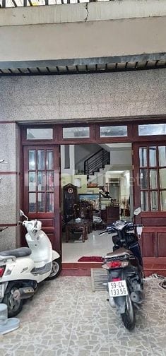 Cho thuê nhà mặt tiền Phú Thuận, Q.7, 4x20m, 3 lầu, giá 30 triệu 