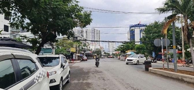Cho thuê nhà mặt tiền Phú Thuận, Q.7, 4x20m, 3 lầu, giá 30 triệu 