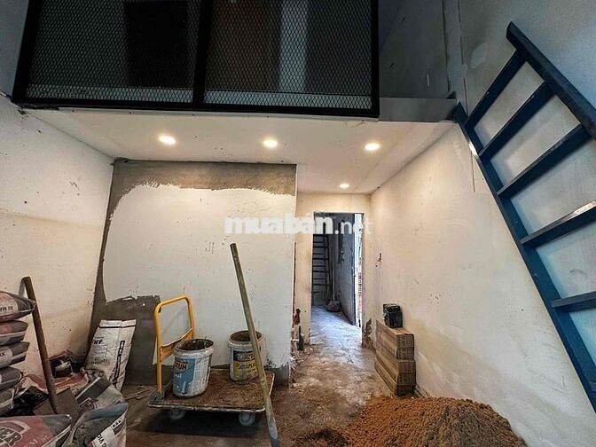 Cho Thuê Kiot HXH 10M , Ngay Thân Nhân Trung , Etown Cộng Hoà ,
