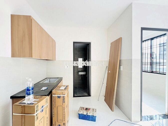CHO THUÊ CĂN HỘ MỚI 100% FULL NỘI THẤT CÓ BAN CÔNG NGAY TRUNG TÂM