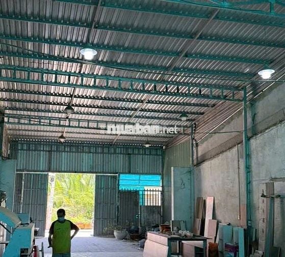 Kho ở Nguyễn Hữu Thọ cần cho thuê gấp với giá rẻ diện tích 250m2