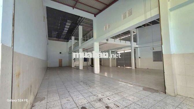 KHO XƯỞNG NỀN GẠCH MEN DTSD 425 GIÁ 30 TRIỆU BAO THUẾ