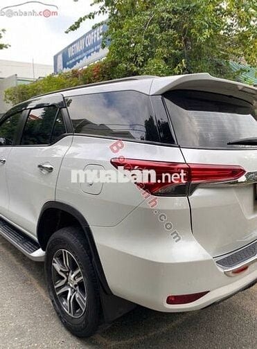 Toyota Fortuner 2.4L 4x2 AT 2022 Trắng