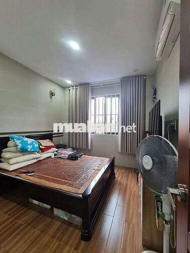 NHÀ 2 LẦU SÂN THƯỢNG 2PN CÓ MÁY LẠNH