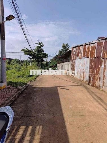 1 LÔ *** ĐẤT THỔ CƯ HẺM 327 YMOAL PHƯỜNG BUÔN MA THUỘT