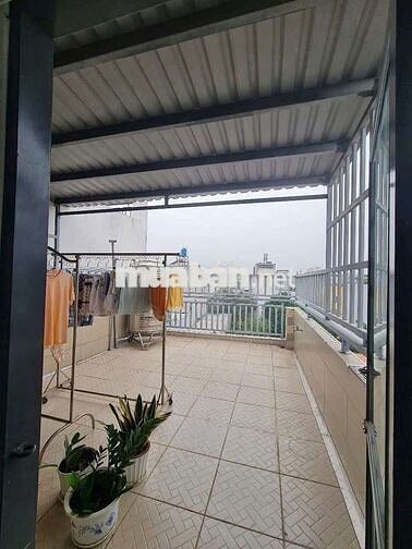 NHÀ 2 LẦU SÂN THƯỢNG 2PN CÓ MÁY LẠNH
