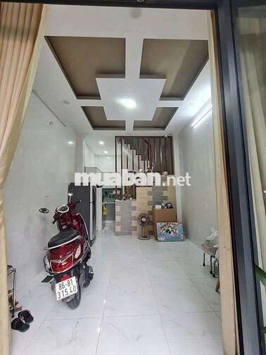 NHÀ 2 LẦU SÂN THƯỢNG 2PN CÓ MÁY LẠNH