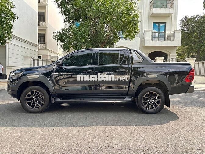 Bán Toyota Hilux 2021 Adventure 2.8 AT 4X4 Đen