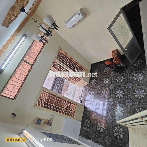 Nhà 1trệt 1lửng có 2PN, 2Wc 1máy lạnh Mới Tinh HBP 8triệu