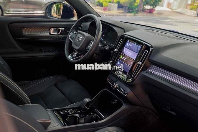 Volvo XC40 Ultimate B5 AWD 2023 lướt 17.000 km