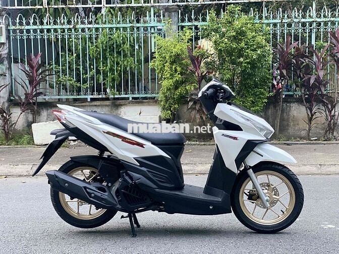 xe honda  click nhập  2018 màu trắng đen mới 98%