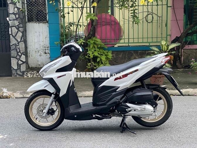xe honda  click nhập  2018 màu trắng đen mới 98%