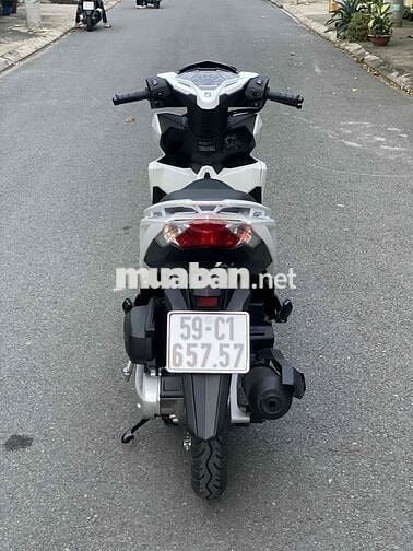 xe honda  click nhập  2018 màu trắng đen mới 98%