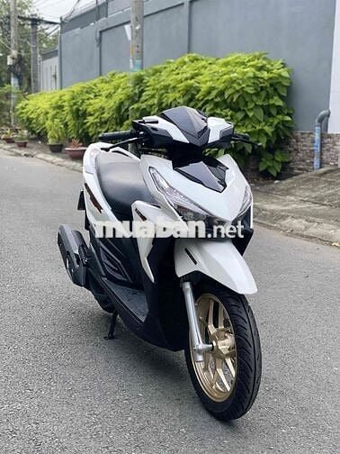 xe honda  click nhập  2018 màu trắng đen mới 98%