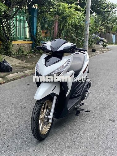 xe honda  click nhập  2018 màu trắng đen mới 98%