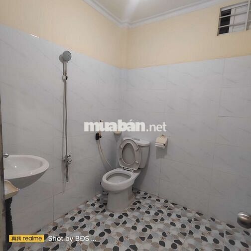 Nhà 1trệt 1lửng có 2PN, 2Wc 1máy lạnh Mới Tinh HBP 8triệu