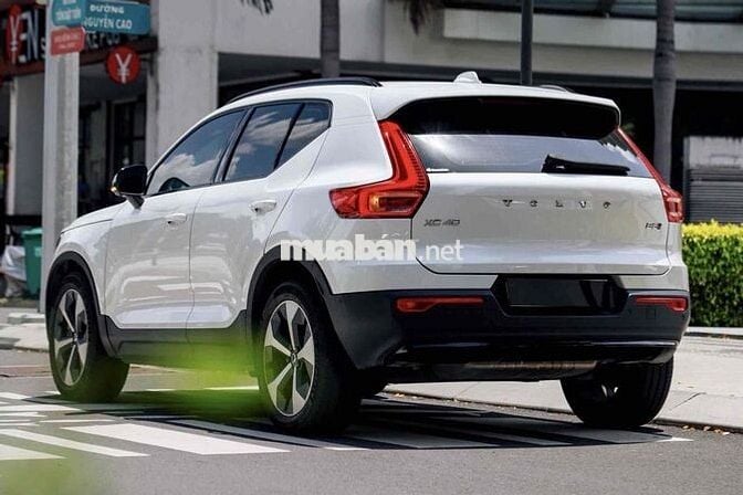 Volvo XC40 Ultimate B5 AWD 2023 lướt 17.000 km