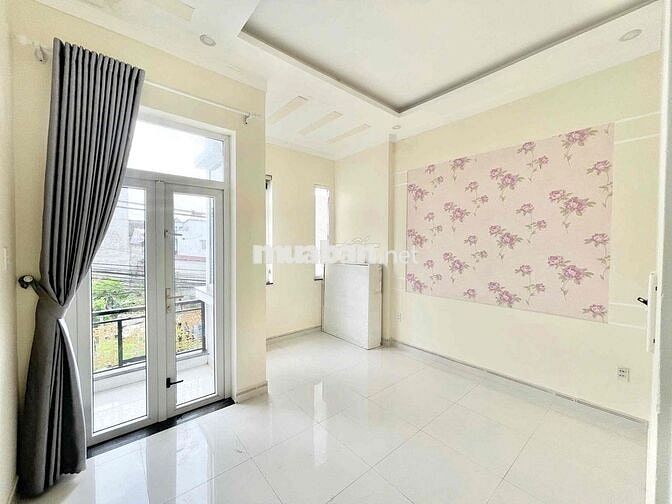 Chính chủ gửi Gần sân vận động Dĩ An vị trí trung tâm phố xá