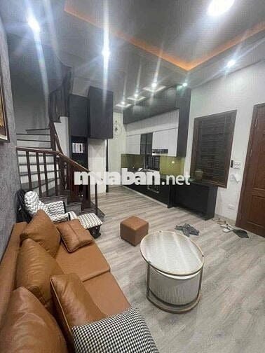 Cho Thuê Nhà phố Vương Thừa Vũ 55m x4Tầng 5PN, sẵn nội thất