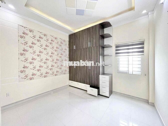 Chính chủ gửi Gần sân vận động Dĩ An vị trí trung tâm phố xá