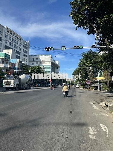 CHO THUÊ NGUYÊN CĂN MẶT TIỀN ĐƯỜNG CÁCH MẠNG THÁNG TÁM.
